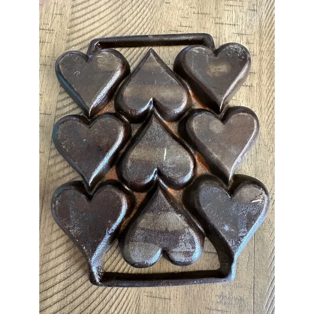 Vintage Cast Iron‎ Heart-Shaped Gem Pan – 9-Cup Muffin & Cornbread Mold